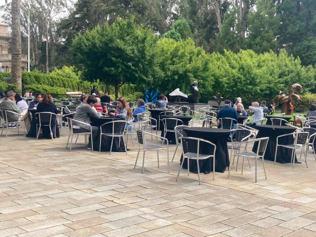 People enjoying the outdoor cafe at the DeYoung Museum